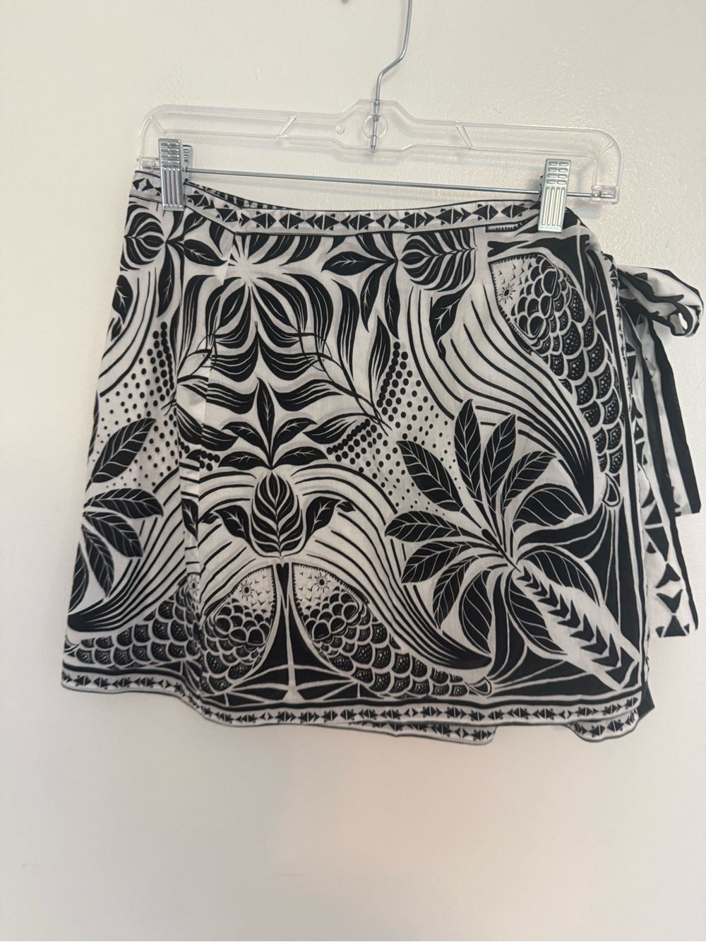 Farm Rio Skirt Scarf Wrap Mini in Monochrome Black White Floral - Picture 6 of 6